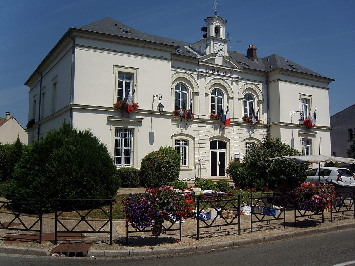 Fontenay-Trésigny (77610)