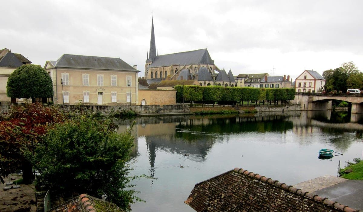 Nemours (77140)